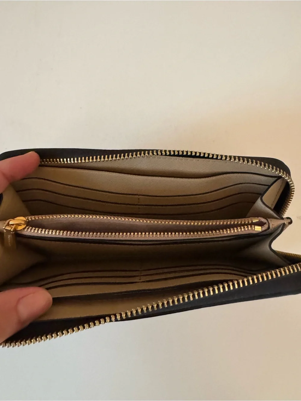 Kate Spade Zip Around Wallet